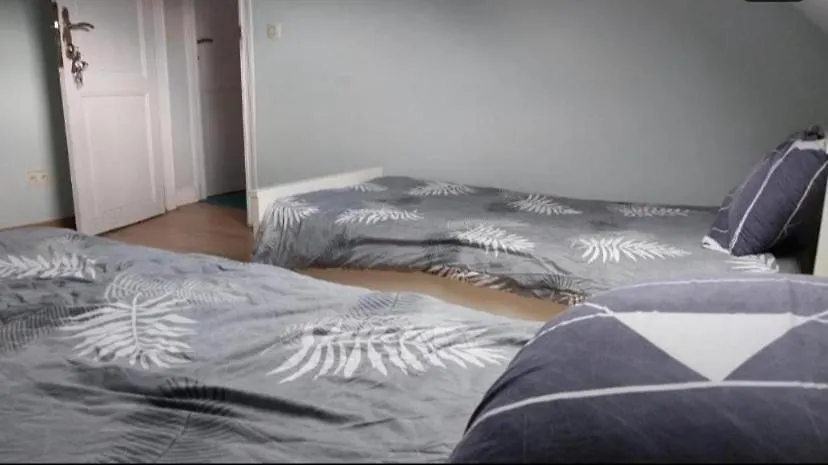 Chambre 2 Lit Separe 3Eme Etage Bryssel Belgien